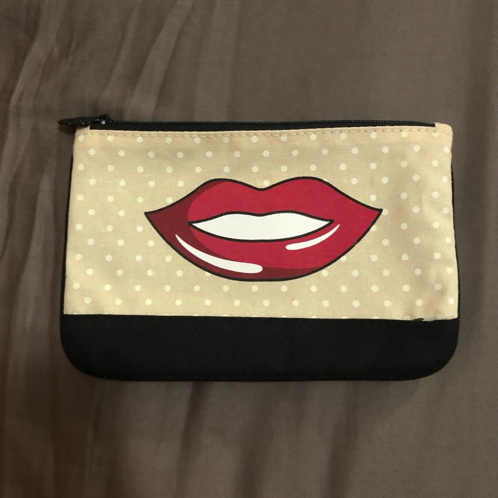 BUY2GET1FREE “Lip” Makeup Bag